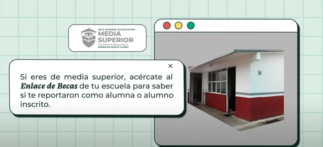 Estudiante de preparatoria consultando con el Enlace de Becas si fue reportado como alumno inscrito
