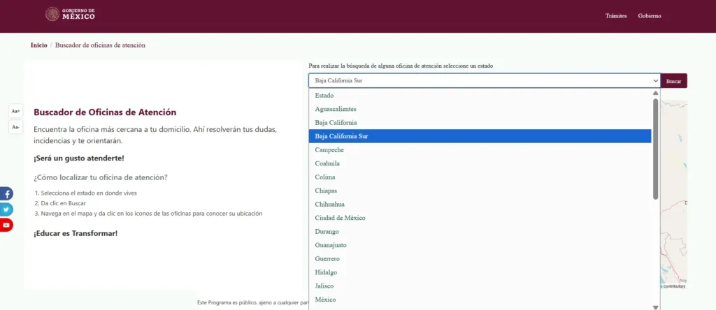 Estudiante usando su laptop para consultar el Buscador de Oficinas de Becas Benito Juárez con un mapa en pantalla.